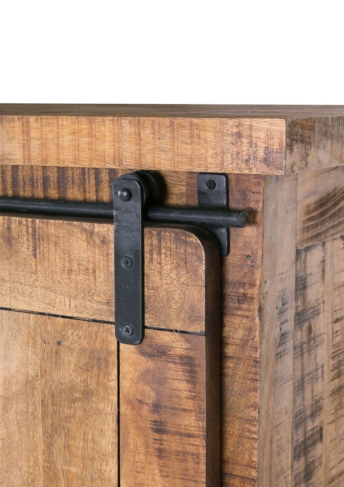 Nahaufnahme eines Highboards aus Holz mit schwarzem Metallschiebemechanismus, seitliche Perspektive.