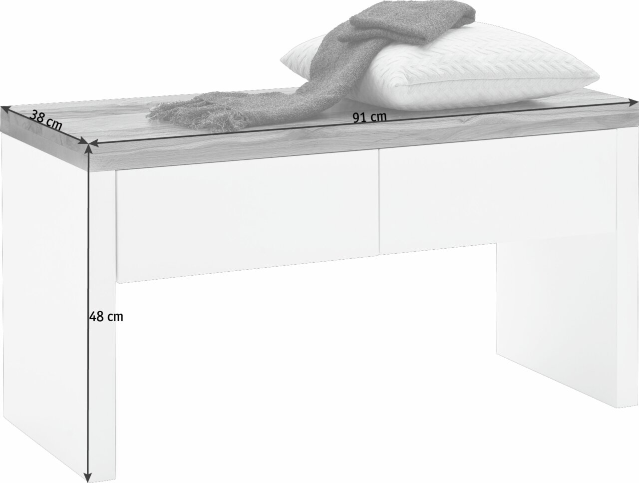 Weiße Bank mit Holzoberfläche, dekoriert mit Kissen und Decke, seitliche Perspektive