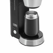 Impulse Travel Mug 0,3l Cromar in einer Kaffeemaschine, seitliche Perspektive