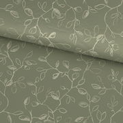 Grüne Bettwäsche mit floralem Muster aus weißen Zweigen und Blättern, aus der Vogelperspektive fotografiert.