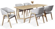 Esszimmer-Set mit einem Holztisch und sechs grauen Armlehnstühlen aus Holz und Stoff, seitliche Perspektive