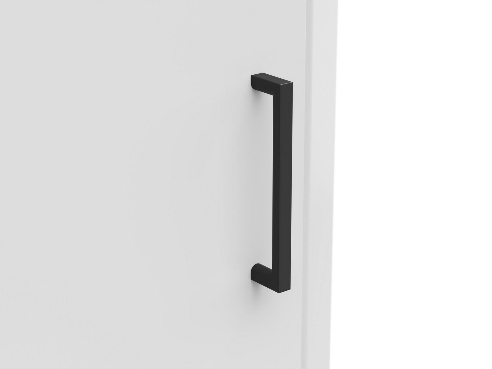 Nahaufnahme eines schwarzen, modernen Türgriffs an einer weißen Oberfläche, seitliche Perspektive.