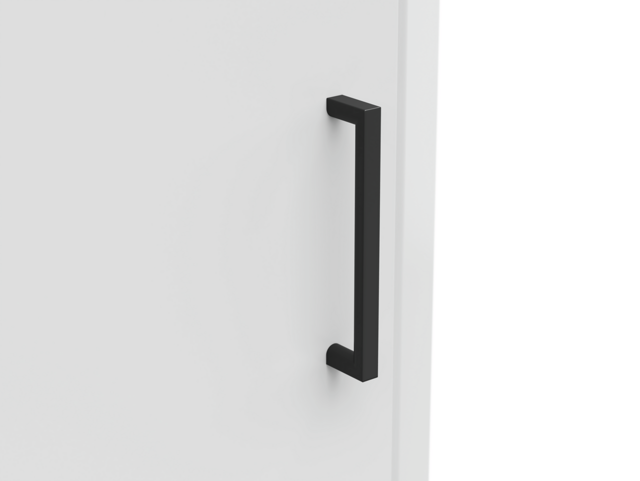 Nahaufnahme eines schwarzen, modernen Türgriffs an einer weißen Oberfläche, seitliche Perspektive.