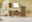 Moderner Badezimmer-Hängeschrank in Holzoptik, frontal fotografiert, umgeben von Pflanzen und minimalistischer Einrichtung.