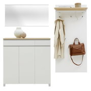 Garderoben-Set 3-tlg. in moderner Frontansicht, bestehend aus einem weißen Schrank mit Holzoberfläche, einem großen Spiegel und einer Wandgarderobe mit Haken, Ablage und Kleiderstange. Dekoriert mit Vasen, Mantel und Tasche.