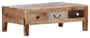 Rustikaler Couchtisch aus Holz mit drei Schubladen in verschiedenen Designs, seitliche Perspektive