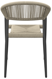 Rückansicht eines modernen Stapelsessels mit geflochtenem Seil-Design und schwarzem Gestell.