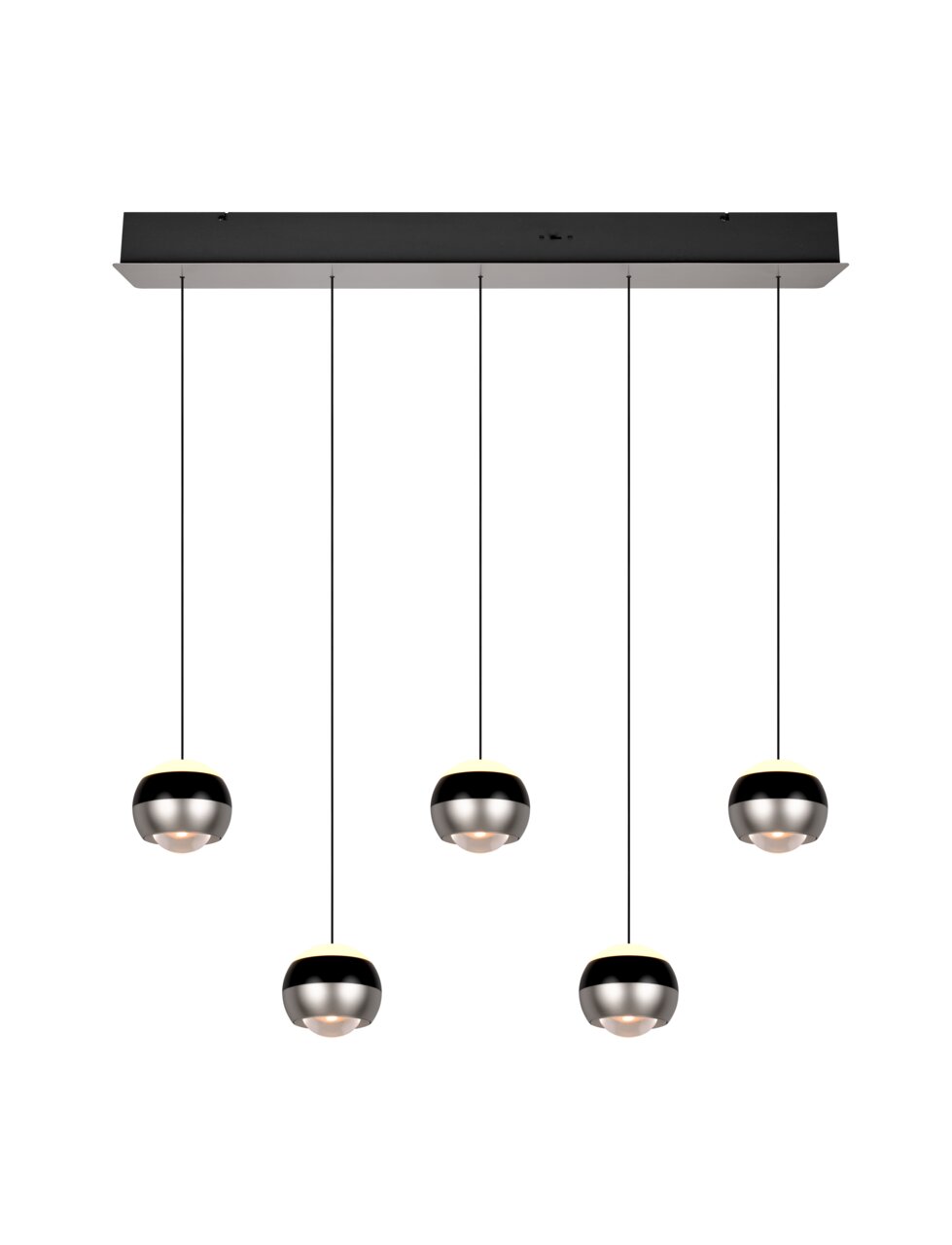 Moderne Pendelleuchte mit fünf kugelförmigen Lampenschirmen, hängend an einem rechteckigen Deckenbalken, seitliche Perspektive