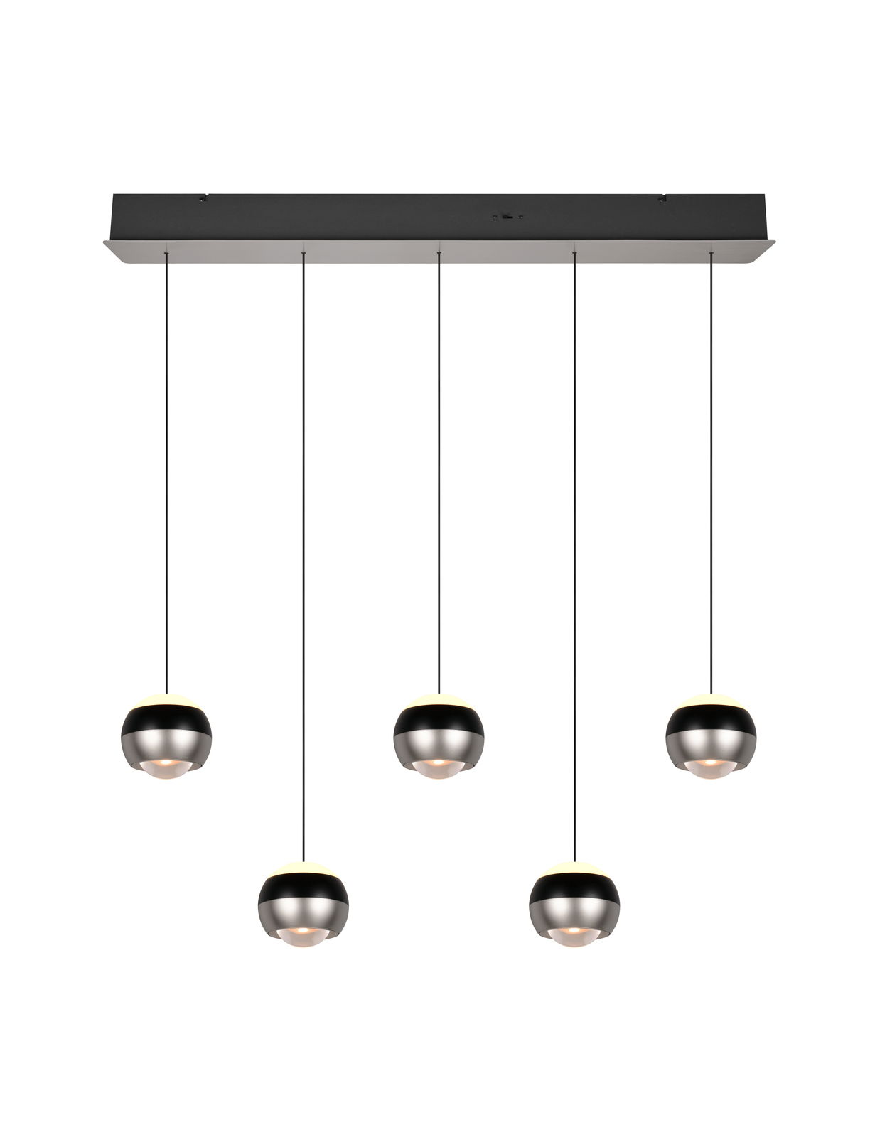 Moderne Pendelleuchte mit fünf kugelförmigen Lampenschirmen, hängend an einem rechteckigen Deckenbalken, seitliche Perspektive