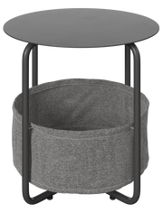 Runder Beistelltisch mit schwarzer Tischplatte und grauem Stoffkorb, seitliche Perspektive
