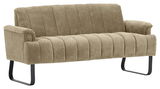 Beige 2,5er-Sitzbank mit gestepptem Stoffbezug und schwarzen Metallbeinen, seitliche Perspektive