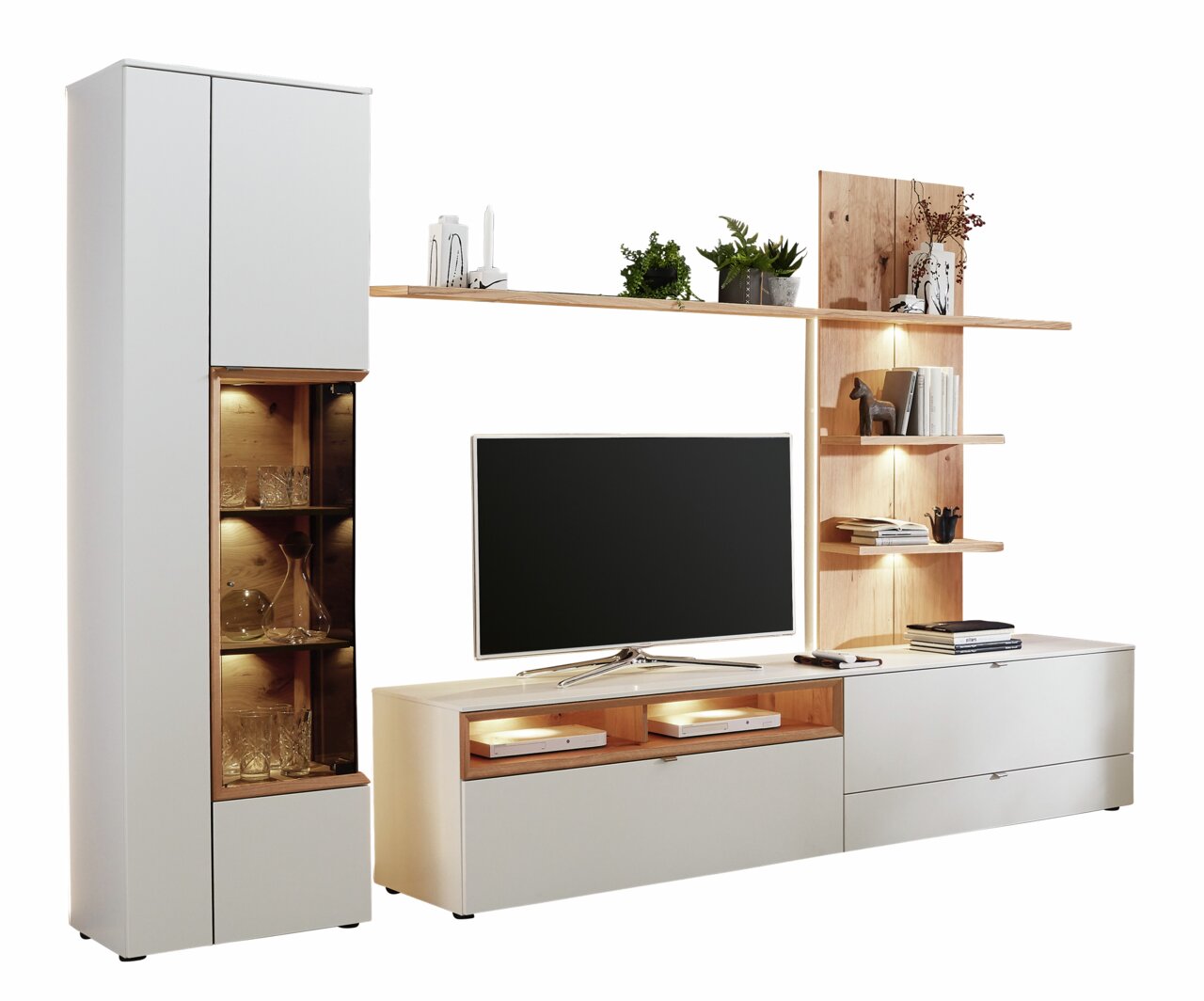 Moderne Wandkombination mit weißem Schrank, TV-Board und Regalen, frontal betrachtet.