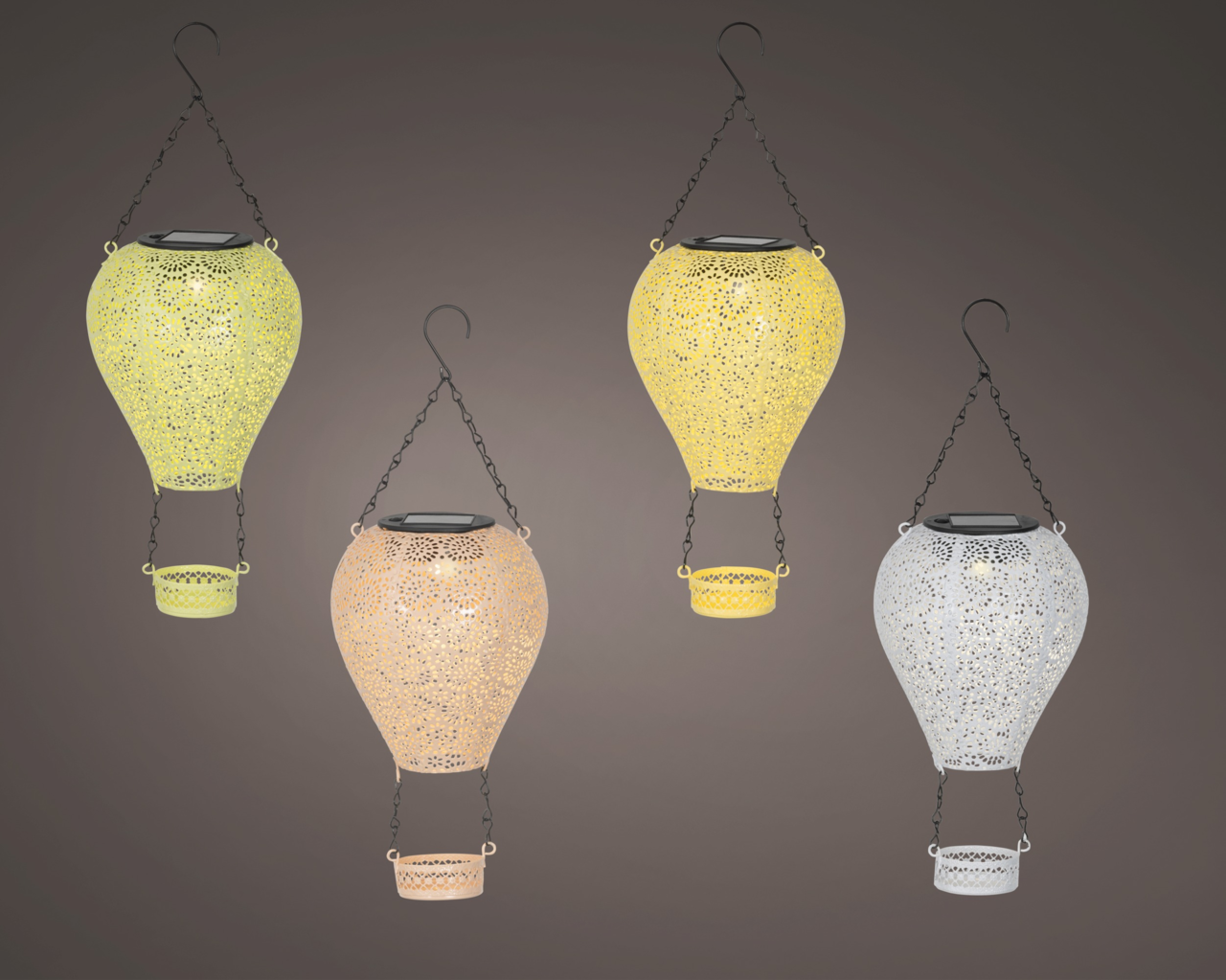 Lumineo Solar Ballon Vier hängende Solar Ballons aus Metall in verschiedenen Farben, von vorne betrachtet, mit filigranen Mustern und Kettenaufhängung.