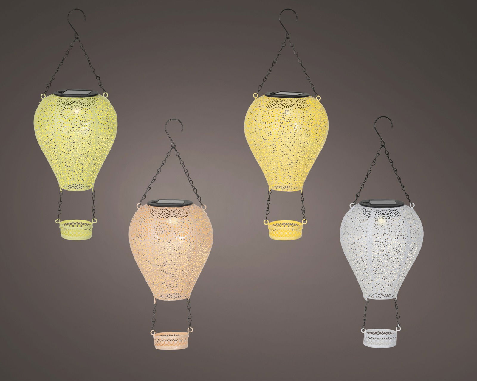 Lumineo Solar Ballon metall Vier hängende Solar Ballons aus Metall in verschiedenen Farben, von vorne betrachtet, mit filigranen Mustern und Kettenaufhängung.