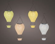 Vier hängende Solar Ballons aus Metall in verschiedenen Farben, von vorne betrachtet, mit filigranen Mustern und Kettenaufhängung.