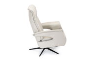 Seitliche Ansicht eines cremefarbenen Relaxsessels Welnova 8035 SUPERIOR mit schwarzem Drehfuß.
