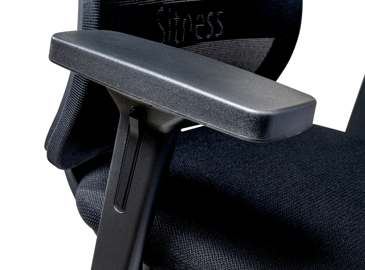 Sitness Bürostuhl ART Nahaufnahme eines schwarzen Bürostuhls mit Armlehne, seitliche Perspektive