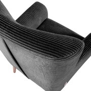 Grijze corduroy fauteuil met afgeronde rugleuning en armleuningen, schuin van bovenaf/van achteren gezien
