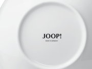 Rückansicht eines weißen Speisetellers mit der Aufschrift 'JOOP! MADE IN GERMANY'.