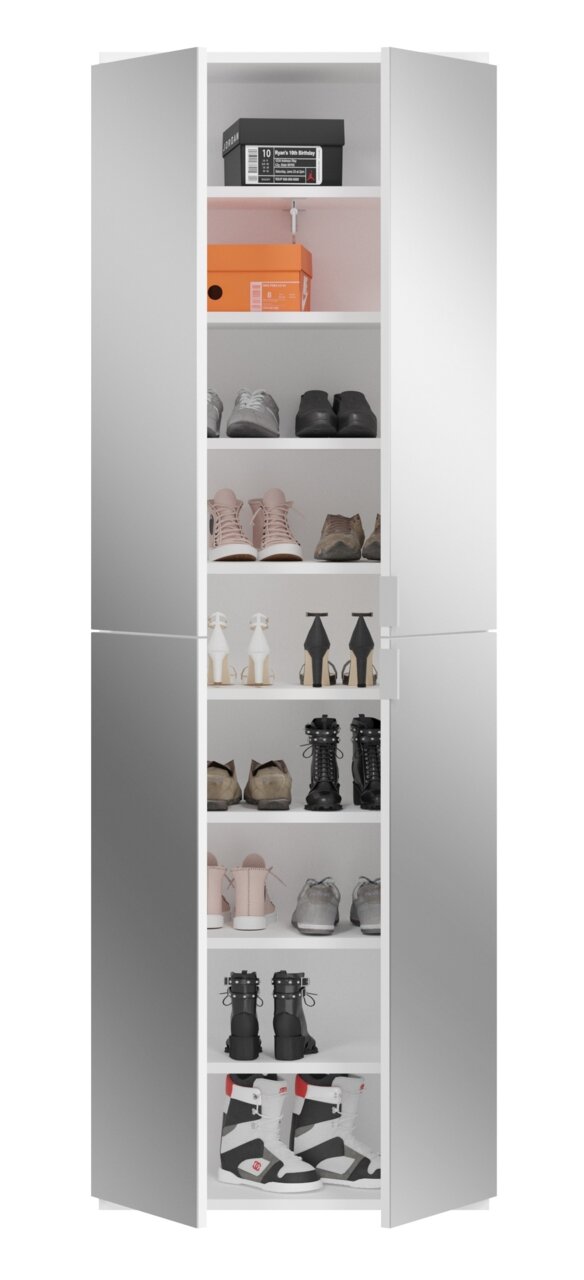Hoher, schmaler Garderobenschrank mit mehreren Regalböden, gefüllt mit verschiedenen Schuhen und Schuhkartons, aus frontaler Perspektive.