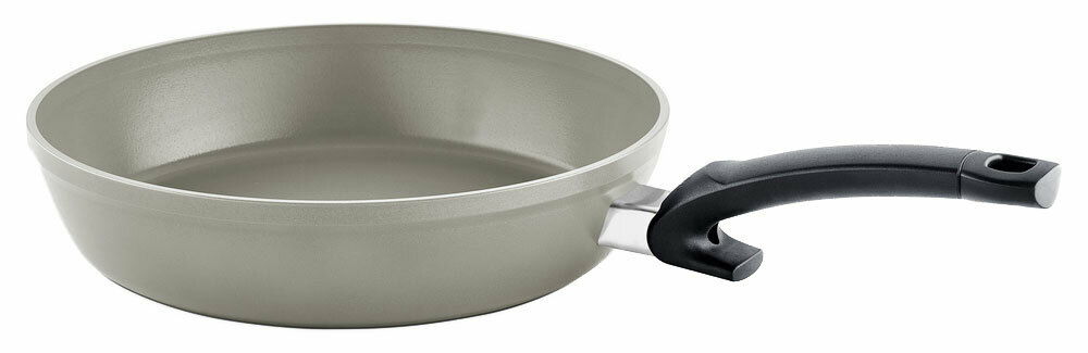 Fissler Pfanne 28cm CERATAL COMFORT Pfanne Ceratal Comfort 28cm in Seitenansicht mit ergonomischem Griff