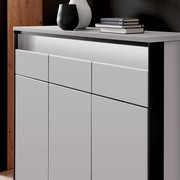 Moderner XL-Schuhschrank in Weiß mit schwarzem Rahmen, seitliche Perspektive