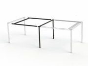Perspektivische Ansicht einer Pergola-Erweiterung mit einem Teil in schwarzer Farbe und einem Teil als Drahtmodell.