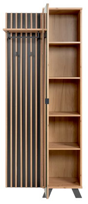 Frontale Ansicht einer modernen Garderobe mit Holz- und Metallelementen, offenen Regalfächern und Hakenleiste.