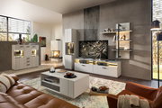 Modernes Highboard COMO von Zurbrüggen in einem stilvollen Wohnzimmer, seitliche Perspektive