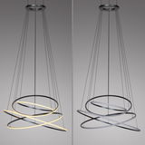Moderne Pendelleuchte PURE Flying Ring mit mehreren ineinander verschlungenen Ringen, von der Decke hängend, in seitlicher Perspektive.