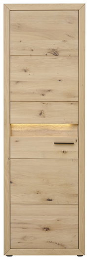Frontansicht eines modernen Garderobenschranks aus hellem Holz mit natürlicher Maserung und integrierter Beleuchtung.