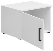 Weißer Aufsatzschrank mit geöffneter Tür und schwarzem Griff, seitliche Perspektive