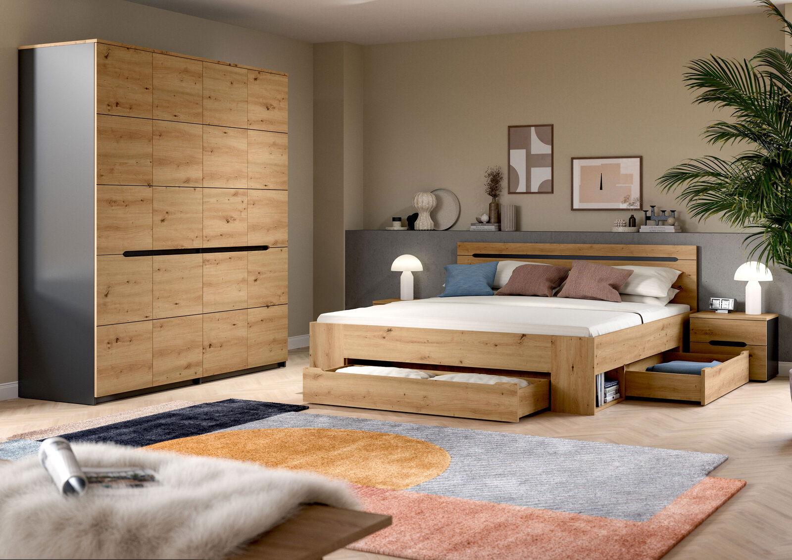Modernes Schlafzimmer-Set aus hellem Holz mit großem Kleiderschrank, Bett mit Schubladen und Nachttisch, gezeigt in schräger Frontansicht aus leicht erhöhter Perspektive.