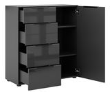 Schwarze Kommode mit vier offenen Schubladen und einer geöffneten Tür, die zwei Regalböden zeigt, Perspektive von vorne links