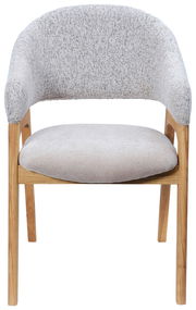 Moderner Armlehnstuhl mit hellem Stoffbezug und Holzbeinen, Frontalansicht