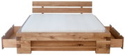 Vooraanzicht van een houten balkenbed met twee open lades aan de zijkanten en een wit matras.