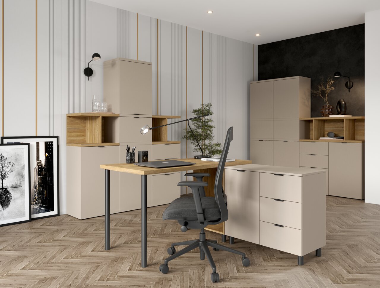 Moderne Büromöbelkombination mit Schreibtisch, Standelementen und Regalen in einem stilvollen Raum mit Holz- und Metallelementen, aus der Perspektive von vorne links betrachtet.