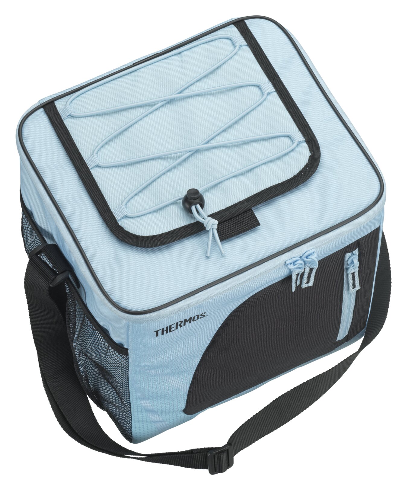 Hellblaue Thermos-Kühltasche mit schwarzem Schultergurt, Reißverschlussfächern, seitlicher Netztasche und elastischer Kordel auf dem Deckel, in schräger Vorderansicht von oben
