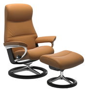 Bequemer Stressless Einzelsesselset PHILIP in braunem Leder mit passendem Hocker, seitliche Perspektive