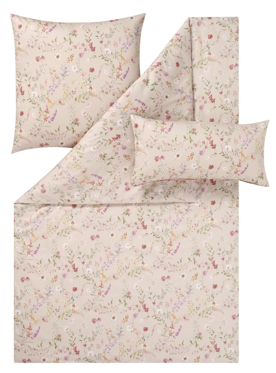 Bettwäsche-Set mit floralem Muster in Pastellfarben, bestehend aus einem Deckenbezug und zwei Kissenbezügen, aus der Vogelperspektive fotografiert.