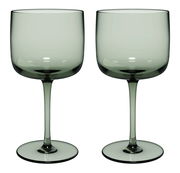 Zwei elegante Weinkelche aus grünlichem Glas, frontal abgebildet.