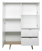 Weißes Highboard mit offenen Türen und Schubladen, Frontansicht