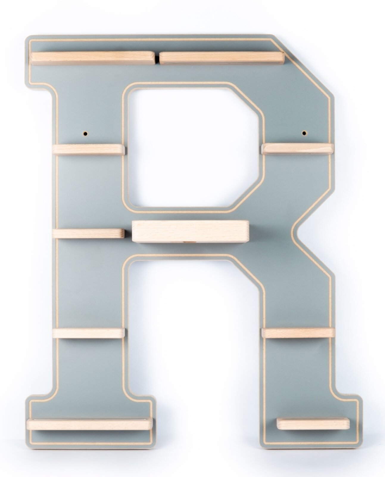 Buchstabenregal in Form des Buchstabens R in Hellblau mit kleinen Holzablagen, frontal von vorn auf weißem Hintergrund fotografiert
