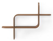 Modernes Wandregal aus Holz mit geschwungenem Design, seitliche Perspektive
