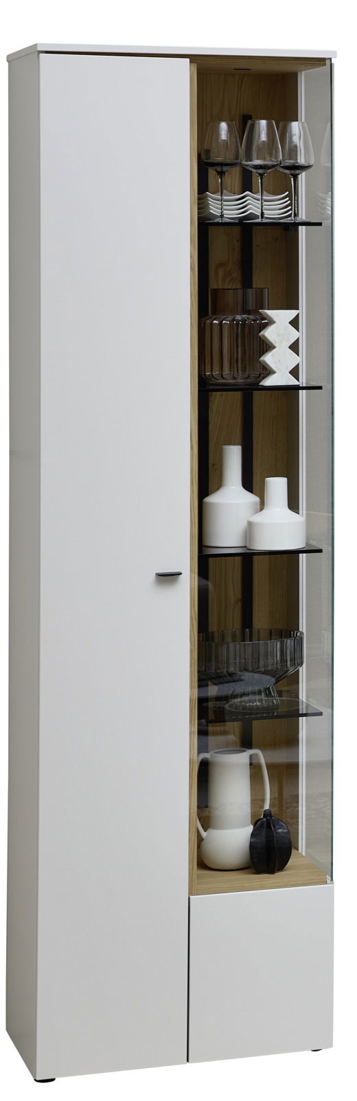 Moderne Vitrine VANYA von Venjakob mit einer Kombination aus Holz und Glas, linke Perspektive.
