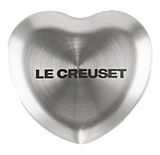 Herzförmiger Edelstahlknauf von oben mit Le Creuset Logo