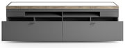 Frontale Ansicht eines modernen TV-Lowboards von Set one by Musterring, Modell LANCASTER, mit grauer Oberfläche und Holzdetails.