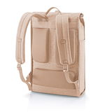 Rückansicht eines beigen Rolltop-Rucksacks mit gepolsterten Schultergurten und atmungsaktiver Rückenpolsterung.