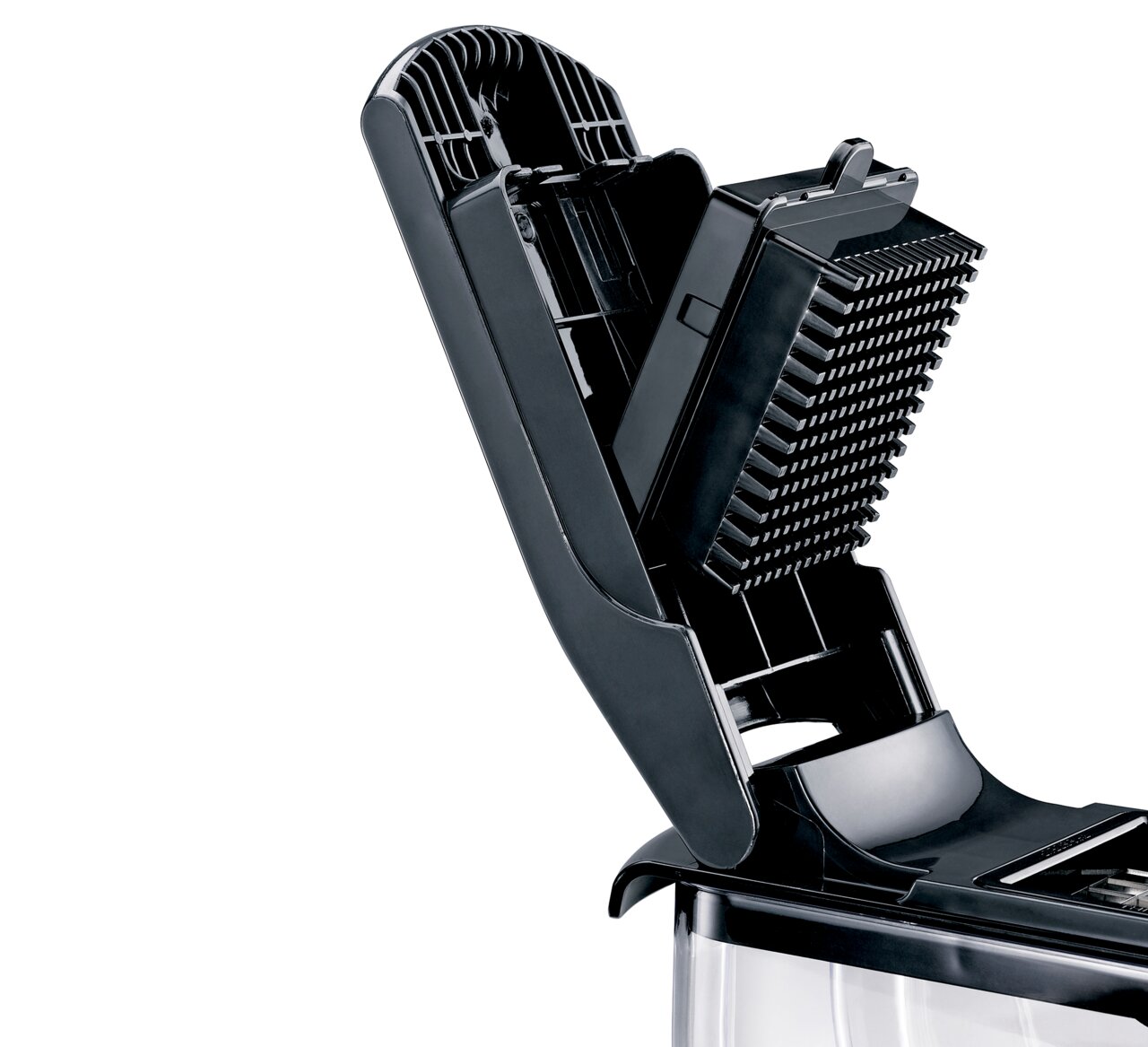 Nahaufnahme eines schwarzen Zwiebel- und Gemüsewürflers mit geöffnetem Deckel, seitliche Perspektive.