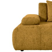 Nahaufnahme eines gelben 2-Sitzer Sofas mit weicher Textur, seitliche Perspektive